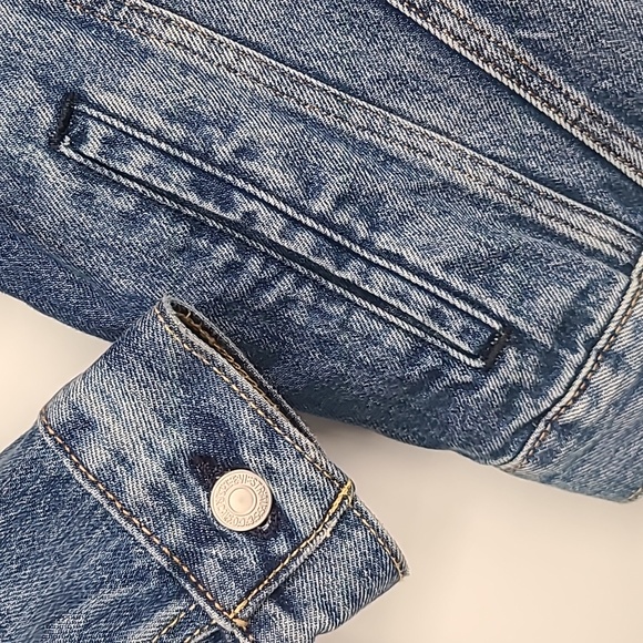 Levis Denim jean trucker jacket distressed size medium - Picture 7 of 11